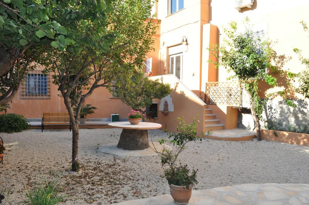 Il Giardinetto Guest House Civitavecchia Ngoại thất bức ảnh